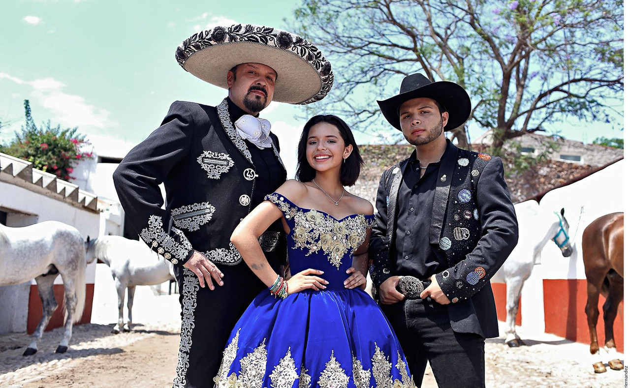 Señalan a Pepe Aguilar de usar policías de Zacatecas como escoltas