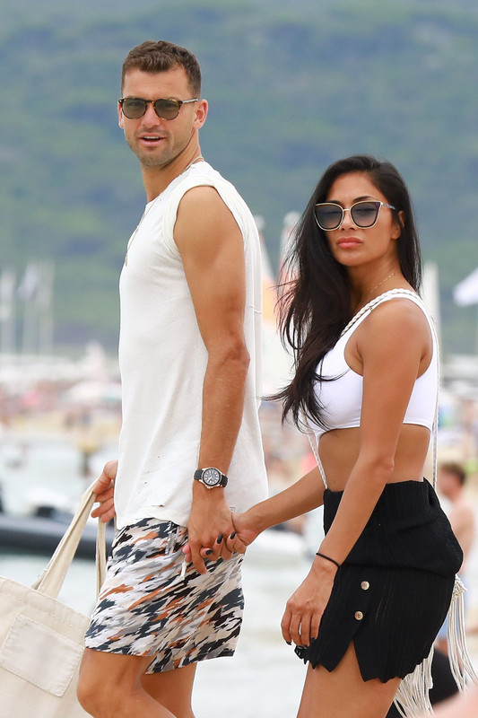 Nicole-Scherzinger-White-Swimsuit-14
