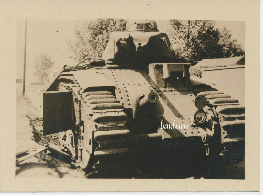 Frankreich - französischer PanzerTank bei Beaune