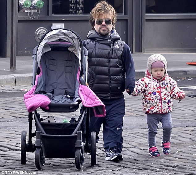 Photo de Peter Dinklage  & son  fille   Zelig Dinklage