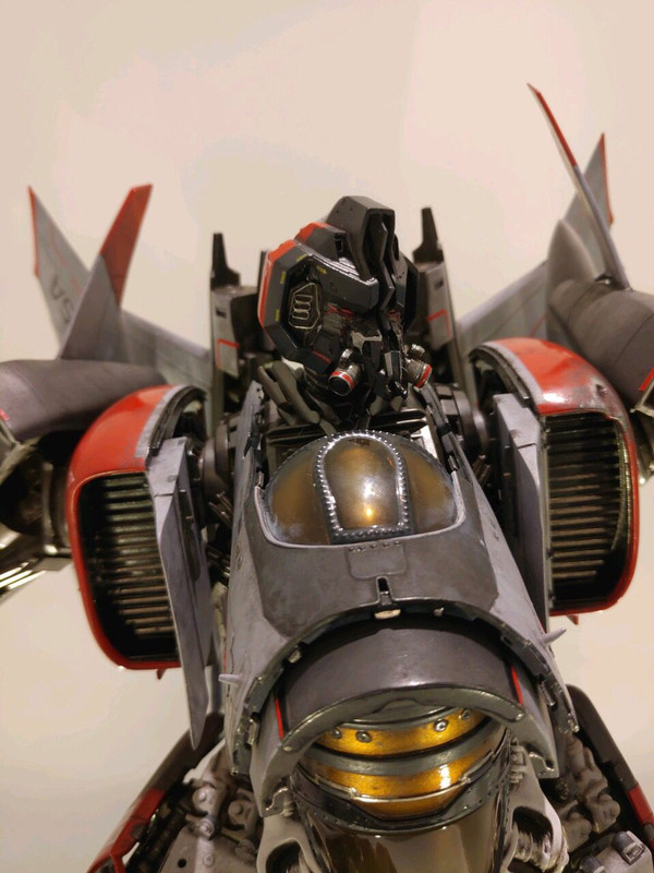 Prime-1-Studio-Blitzwing-Statue-02