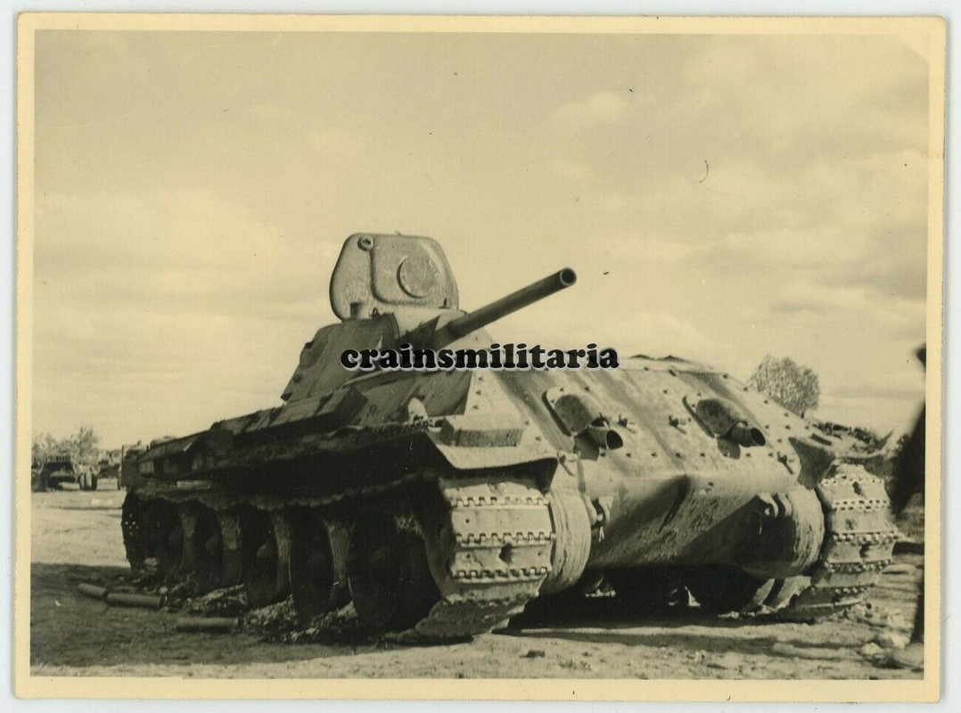 Orig. Foto russische Beute Panzer T-34 Tank zerstört in Ukraine 