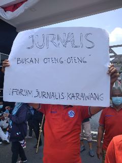 tmp-cam-6384224869359293622 Ratusan Wartawan Karawang Aksi Demo Desak Netizen Penghina Profesi Jurnalis Segera Dipidanakan
