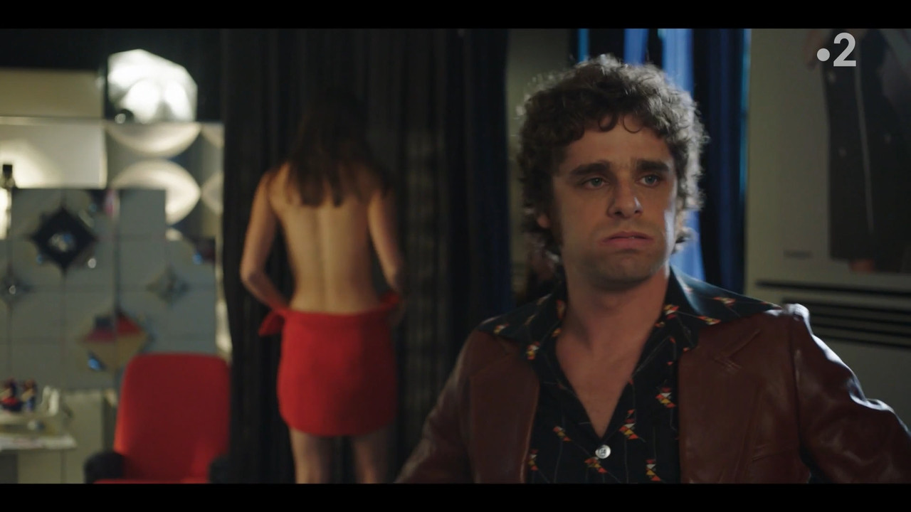 2022-05-13_21_10_Fr2_Les-petits-meurtres-d-Agatha-Christie-70-s_3x2_La-chambre-noire.mp4_snapshot_35