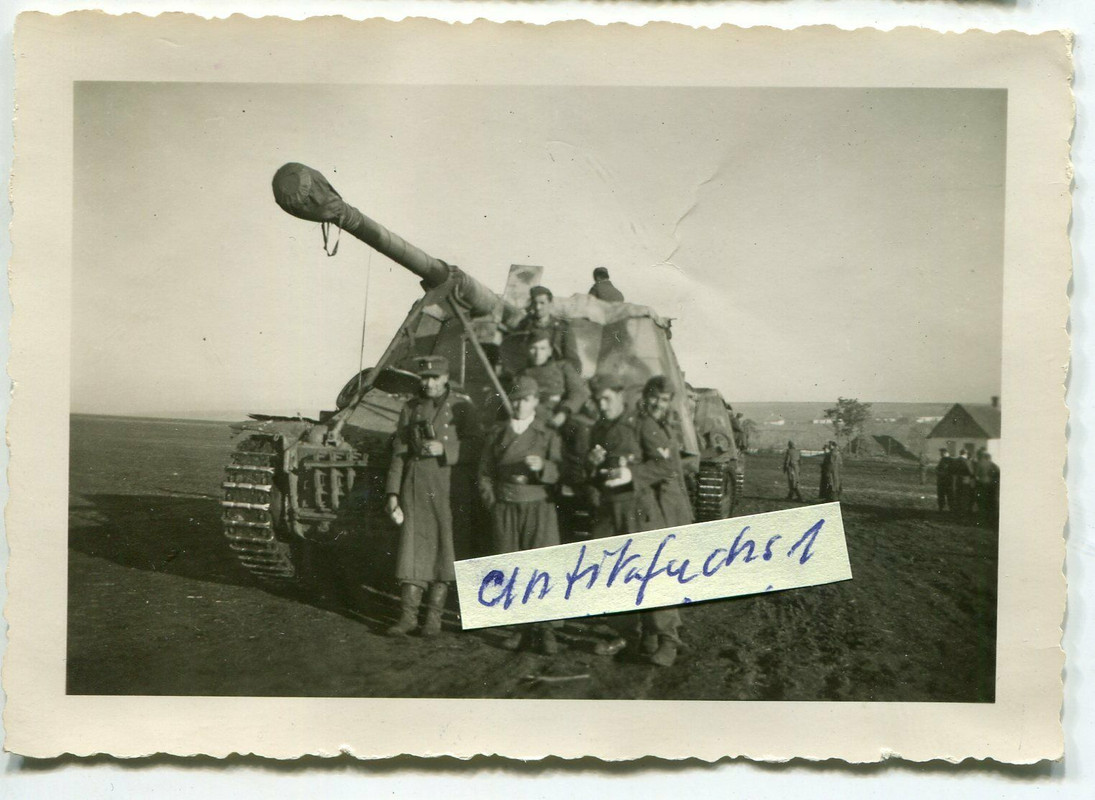 schwere WH-Panzer SfL Panzerjäger - Panzerhaubitze an der Ostfront 1943.