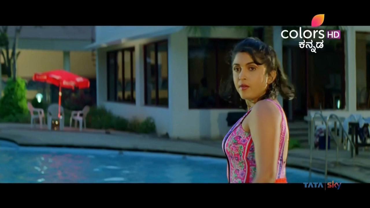 [Image: Ramyakrishna-Swimsuit-Scene-mp4-20211020-125751-463.jpg]