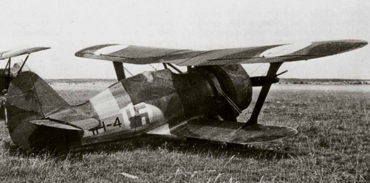 Ilmavoimat-Polikarpov-I-153-FAF-2.TLeLv35-as-VH4-Finland-Jun-1941-02