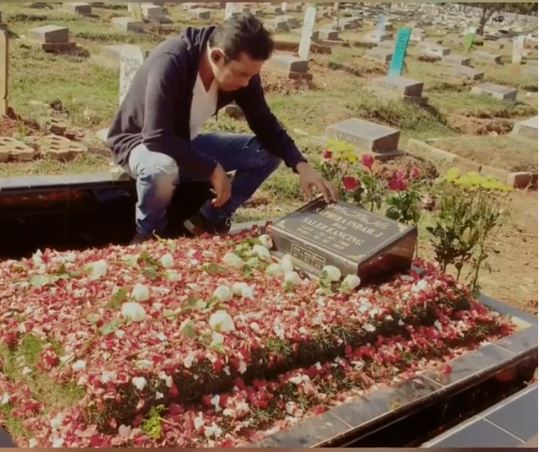 Potret makam artis cantik Saphira Indah
