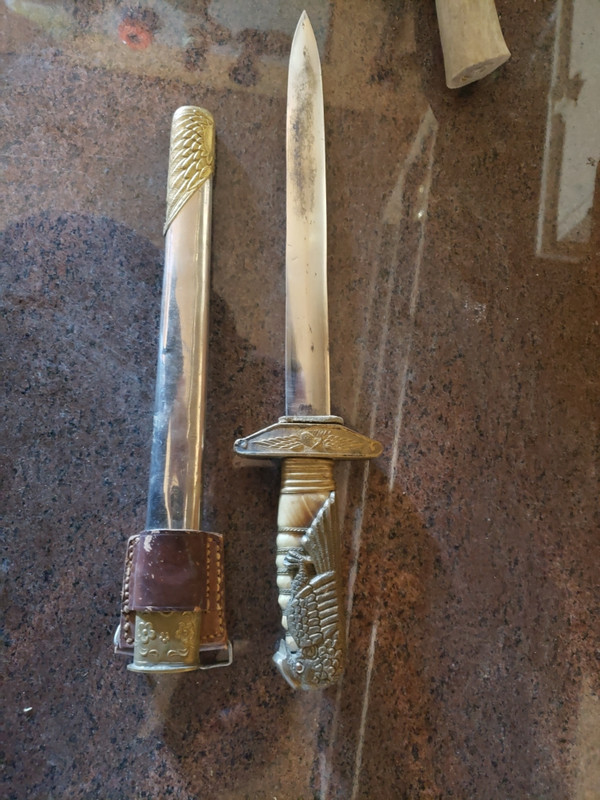 AF4A4B9D-1CB7-46F8-B079-AAFC163D41D4