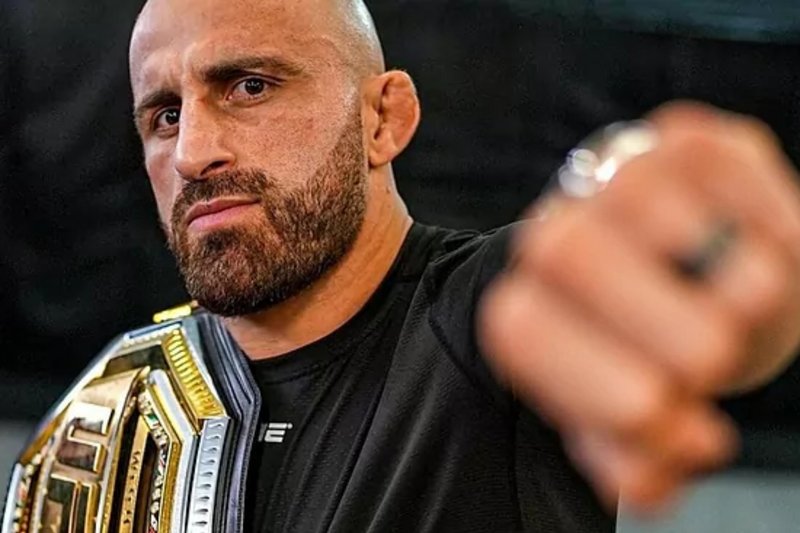 Уайт: Волкановски може да е резерва на Махачев-Оливейра