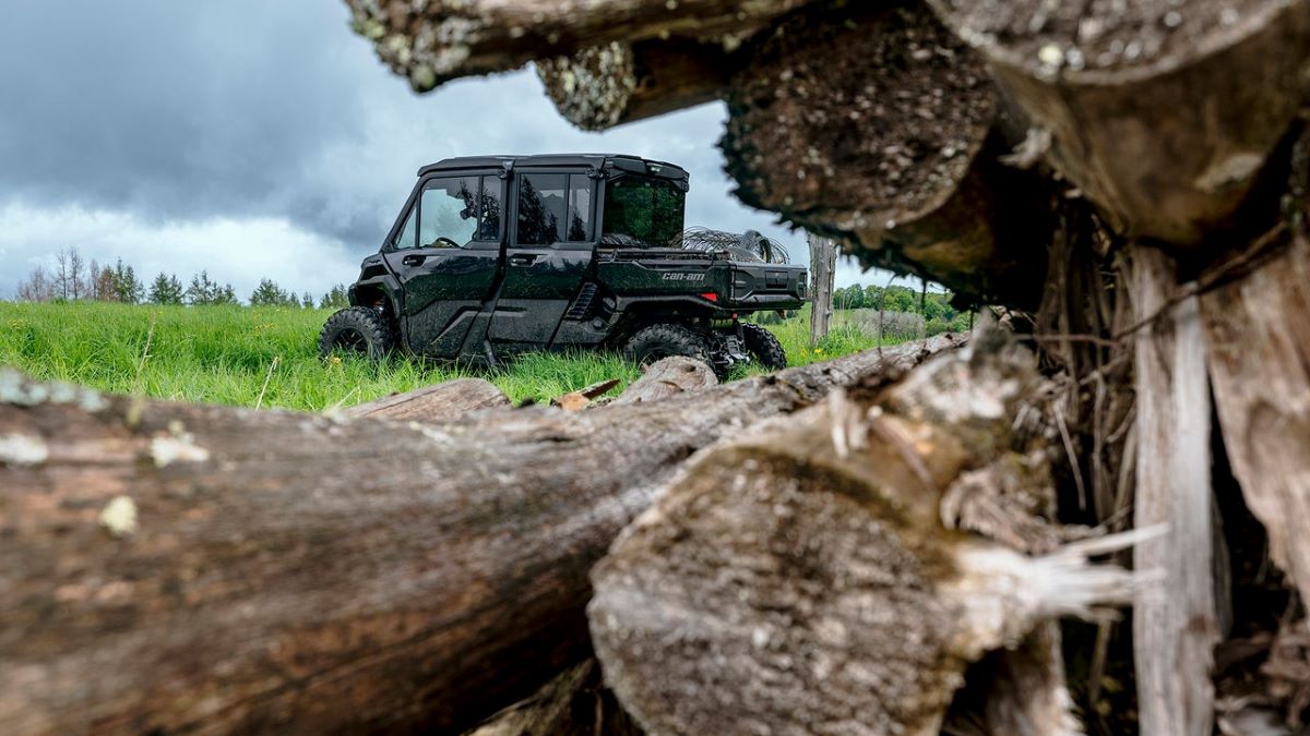 Can-Am Defender HD11