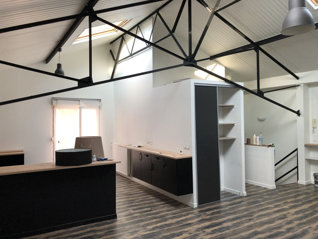 [Image: 0-190731-Loft2.jpg]