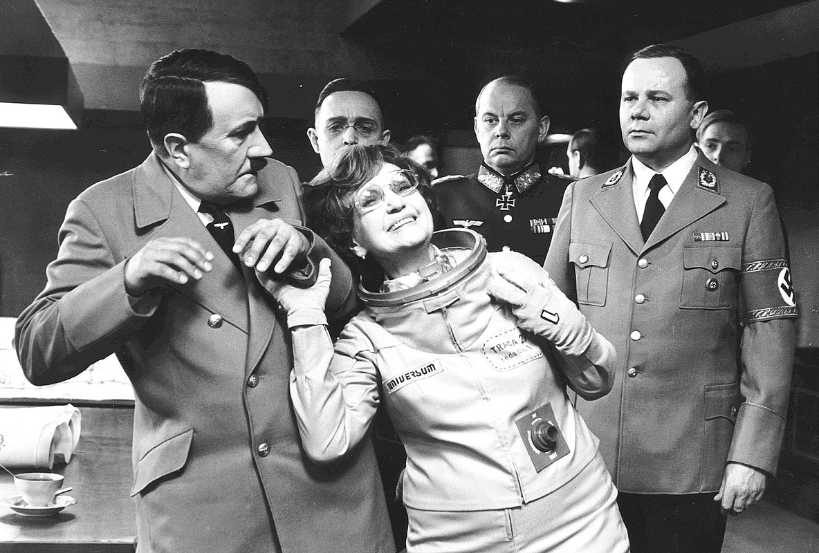 Zítra vstanu a opařím se čajem (1977)