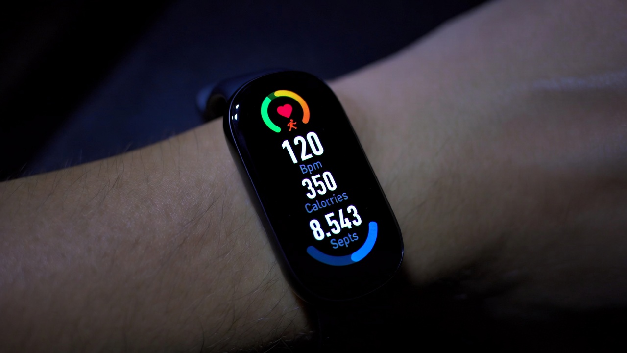 Xiaomi Smart Band 9 showing workout data on its AMOLED screen
