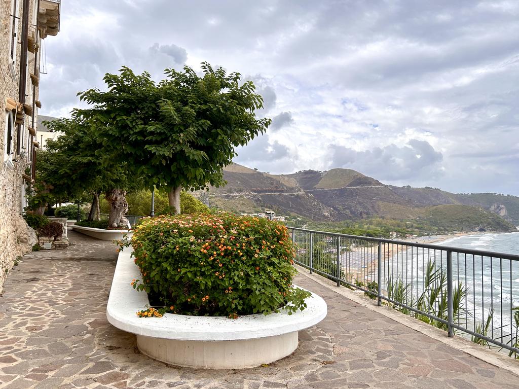 Жаркий сентябрь на побережье Тирренского моря. Жаркий сентябрь на побережье Тирренского моря.