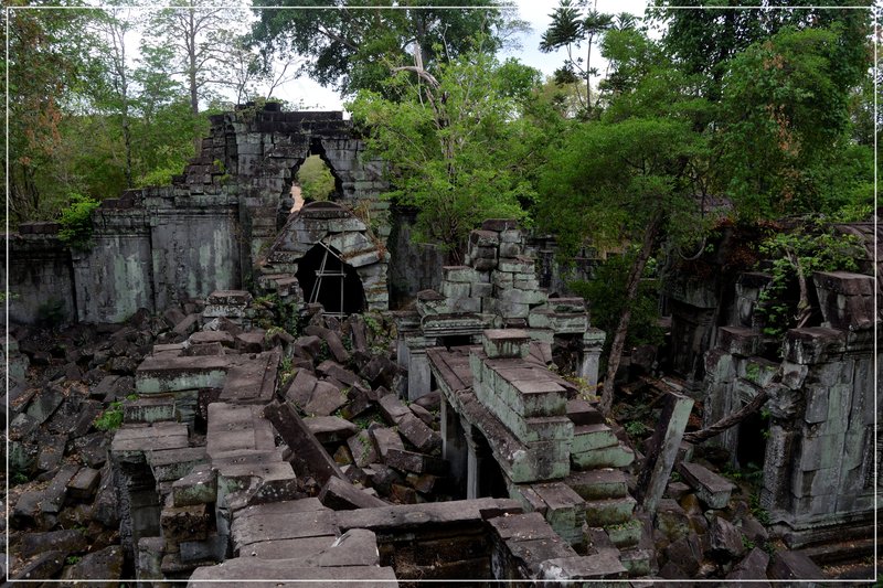 Angkor III. Beng Mealea y traslado a Phnom Penh. - De la bahía de Halong a los templos de Angkor (3)
