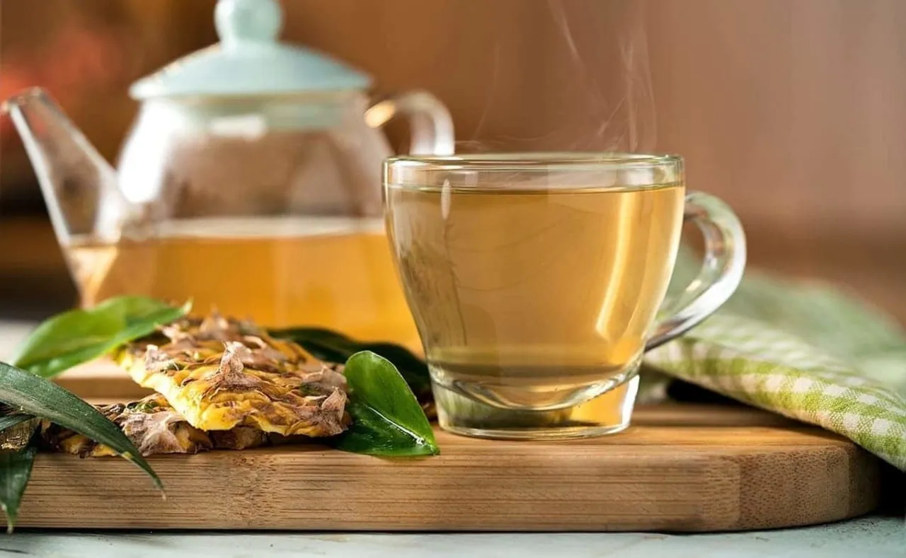 ¿Qué beneficios tiene el té de cáscara de piña?