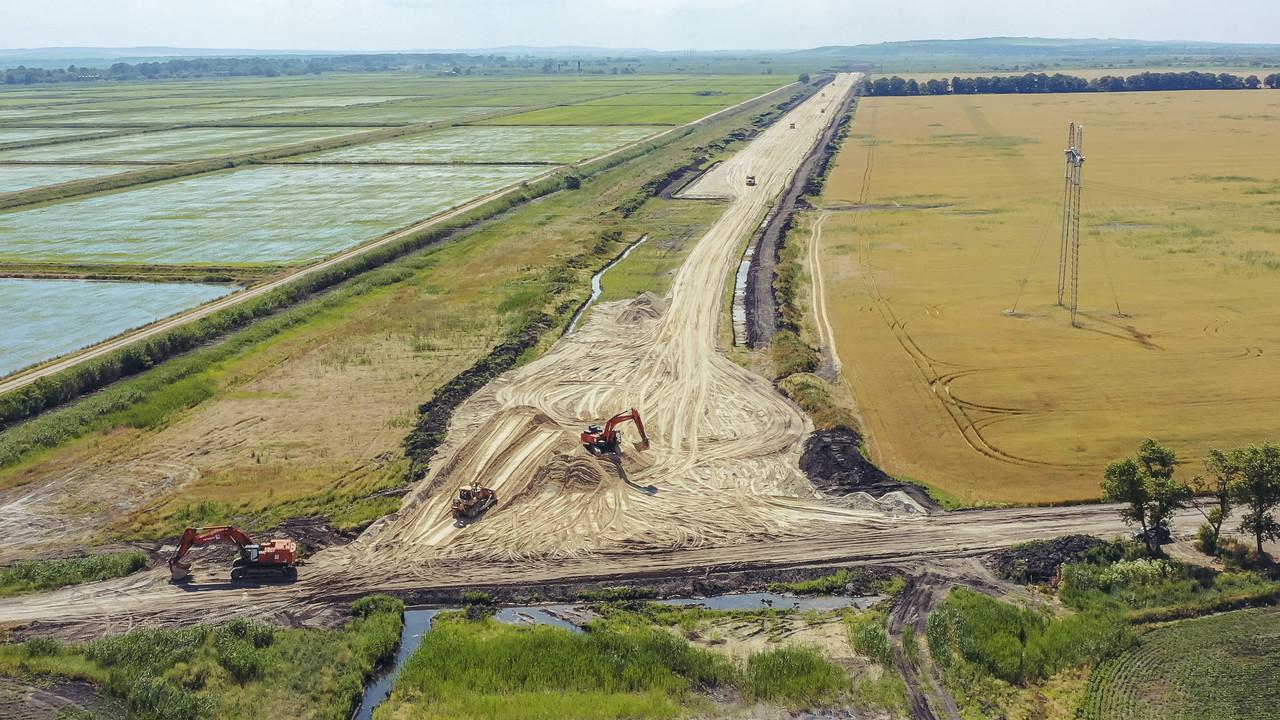 5C32CA18-3377-433C-AD10-94E3DB22991A