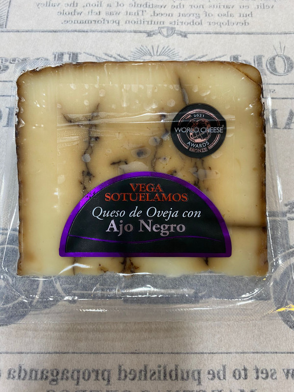 Queso De Oveja Con Ajo Negro Cuña 200 Gr.