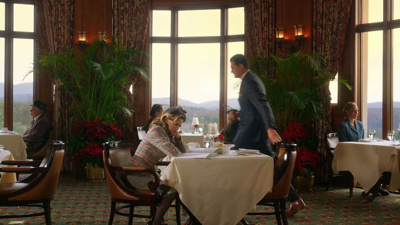 A-Biltmore-Christmas-2023-Blu-Ray-English-720p-x264-AVC-AAC-2-0-mp4-0002