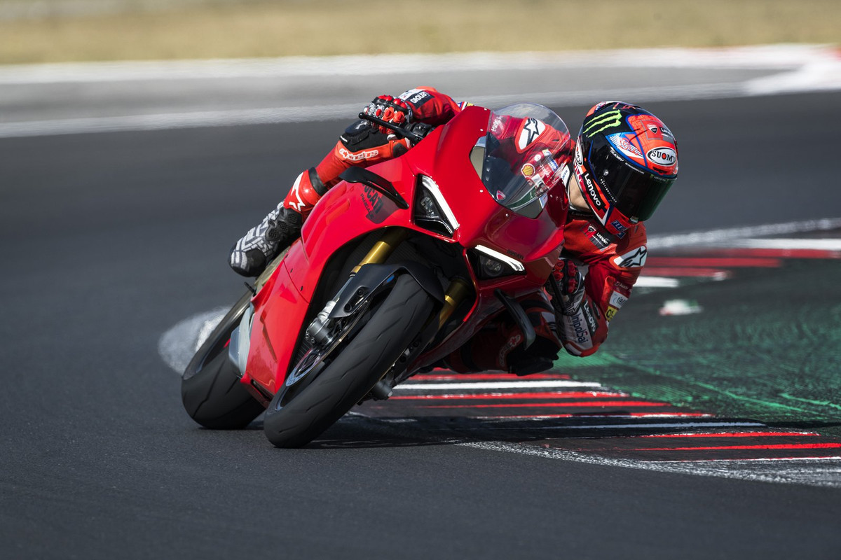 Супербайк Ducati Panigale V4 2022