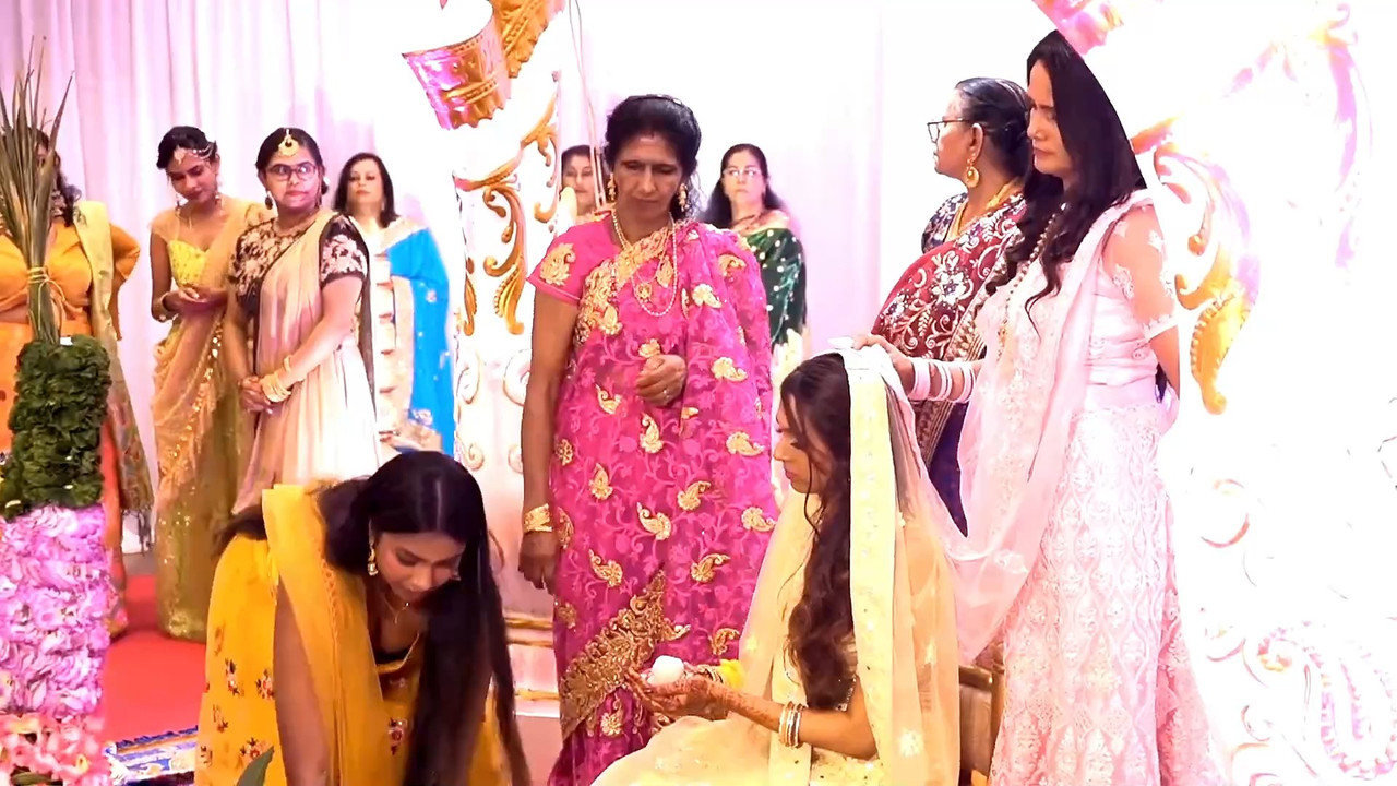 Wide boobs and cleavage show by mutiple girls during haldi.mp4_snapshot_00.19.686