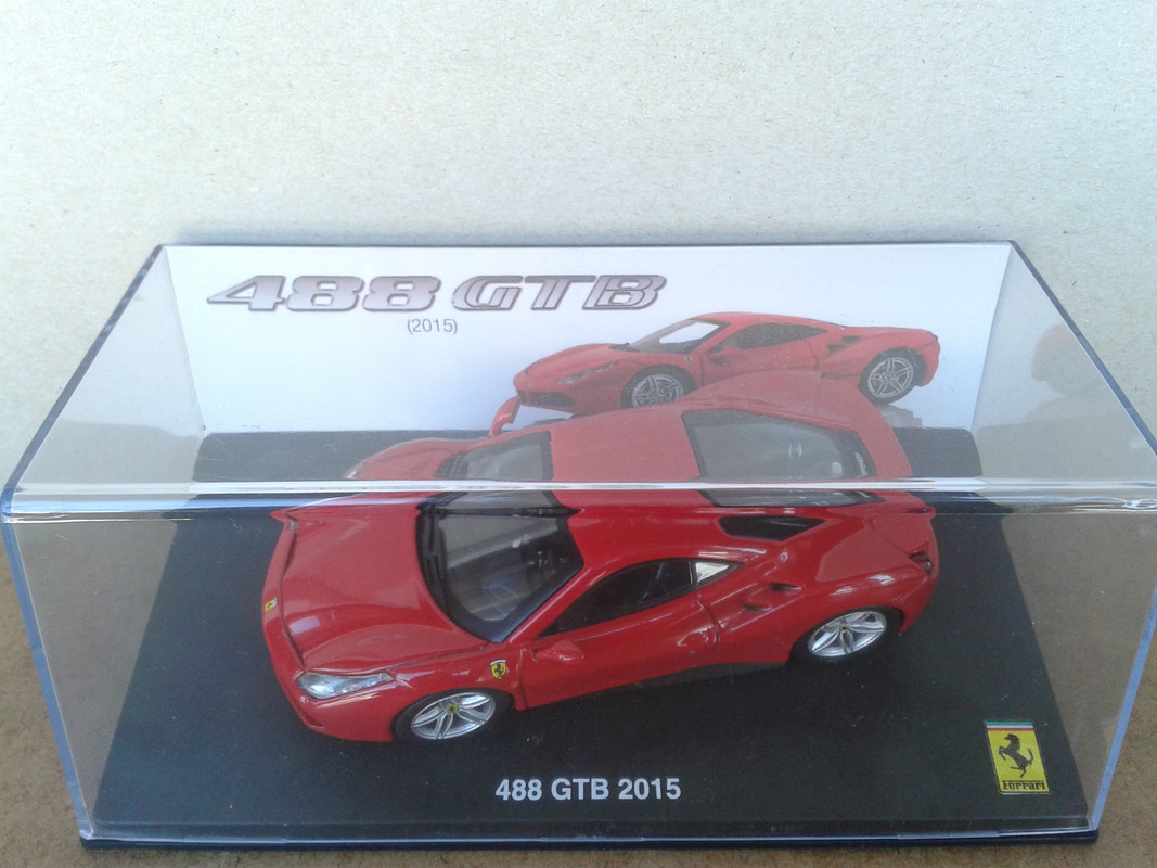 2015 Ferrari 488 GTB (ixo-nº8 Ferrari GT Collection) (8)