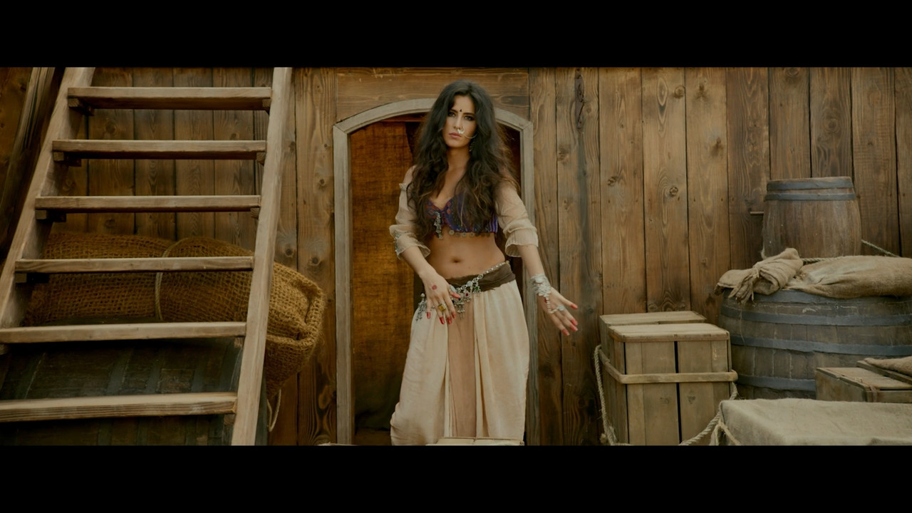 [Image: Katrina-Kaif-hot-Navel-From-Thugs-Of-Hin...-49-15.jpg]