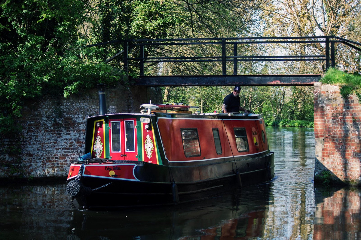 red-narrowboat.jpg