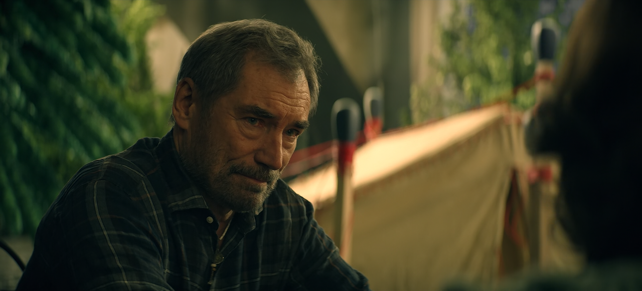 Doom.Patrol.S02E01.Fun.Size.Patrol.1080p.10bit.BluRay.AAC5.1.HEVC-Vyndros.mkv_snapshot_13.09_[2021.0