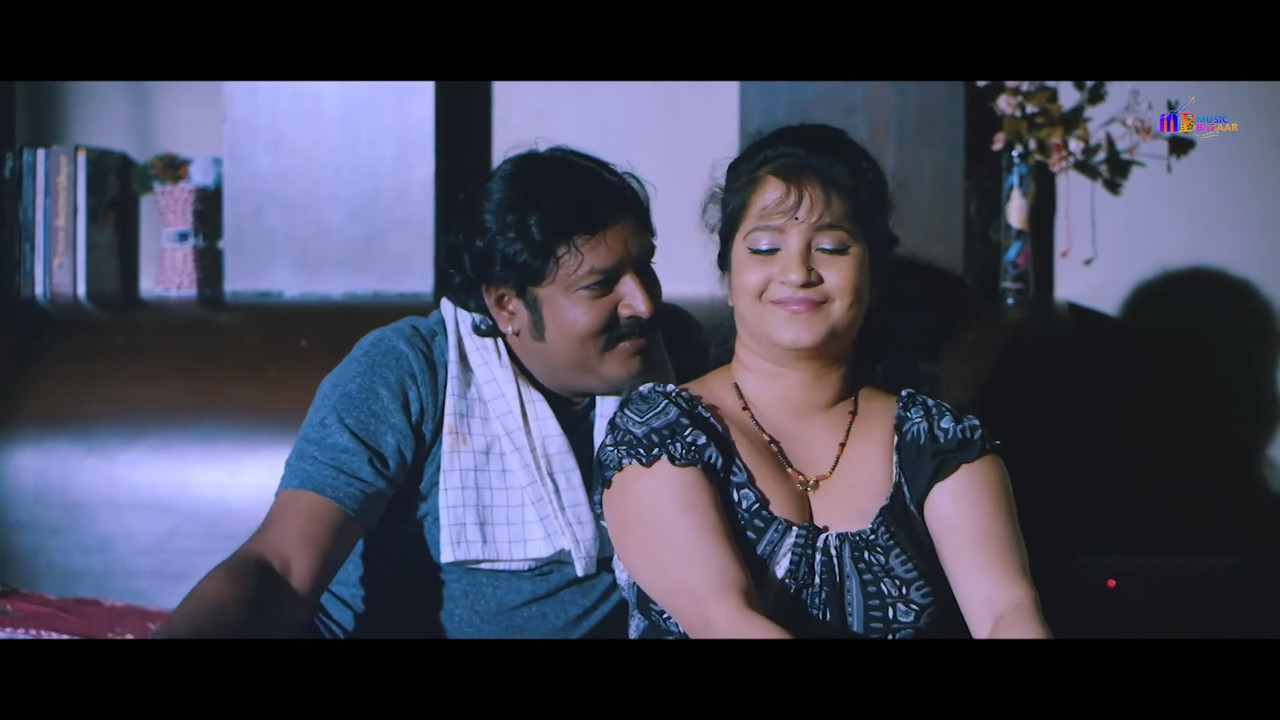 Shubha Poonja  Hot Scenes from an old tulu movie.mp4_snapshot_01.55.633