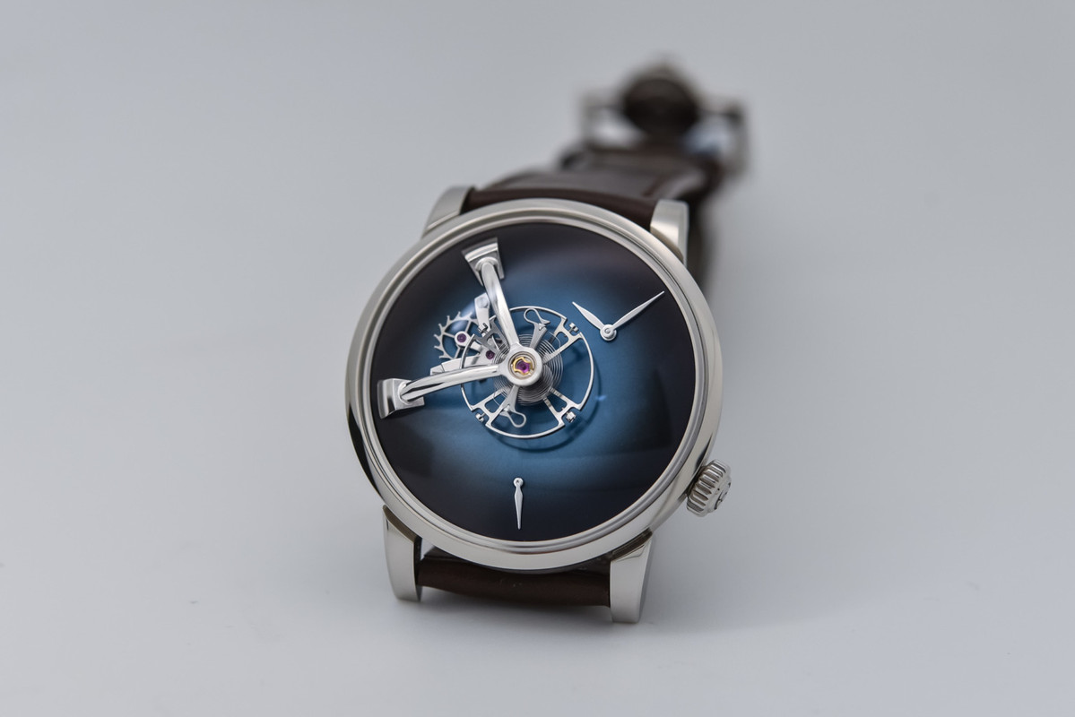 Quelle est LA montre qui vous fait rêver en ce moment ? - Page 10 MBand-F-X-H-Moser-Cie-LM101-Fume-Dial-8-1536x1025