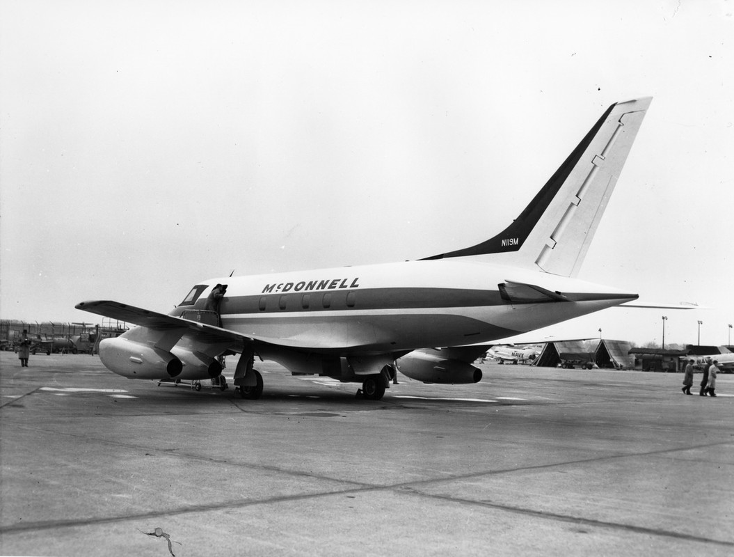 15 McDonnell 119-220, N119M 2