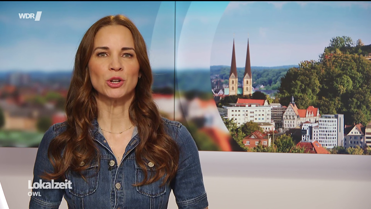 Kristina Sterz WDR Lokalzeit OWL 24 04 2026 90X Caps 16