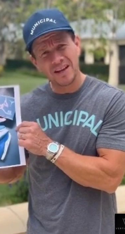 58EA9B09-E0BE-4544-BE4E-BA1B681132B4