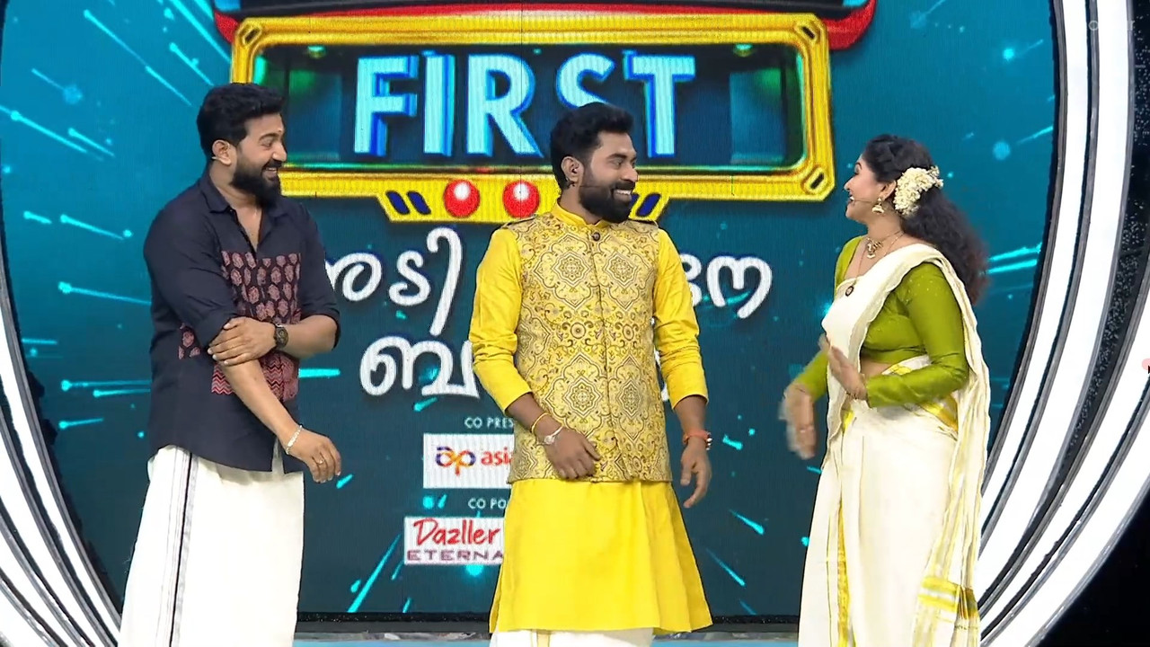 Nandana varma sexy in saree navel show-uploaded.mp4_snapshot_00.32.977