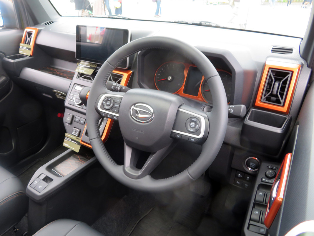 The_interior_of_Daihatsu_TAFT_G_Turbo_(5BA-LA900S-GBGZ)_with_Black_Pack