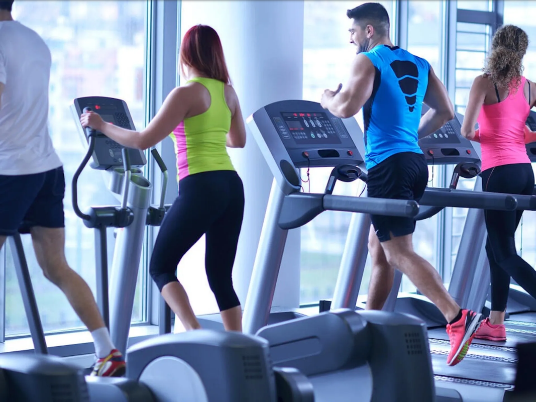 ¿Qué es mejor para adelgazar la caminadora o la elíptica?