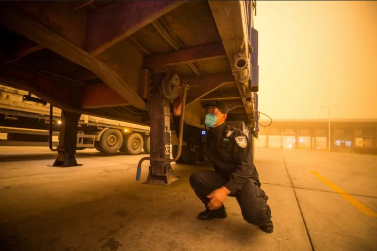 Tormenta de arena contamina de manera peligrosa a Beijing