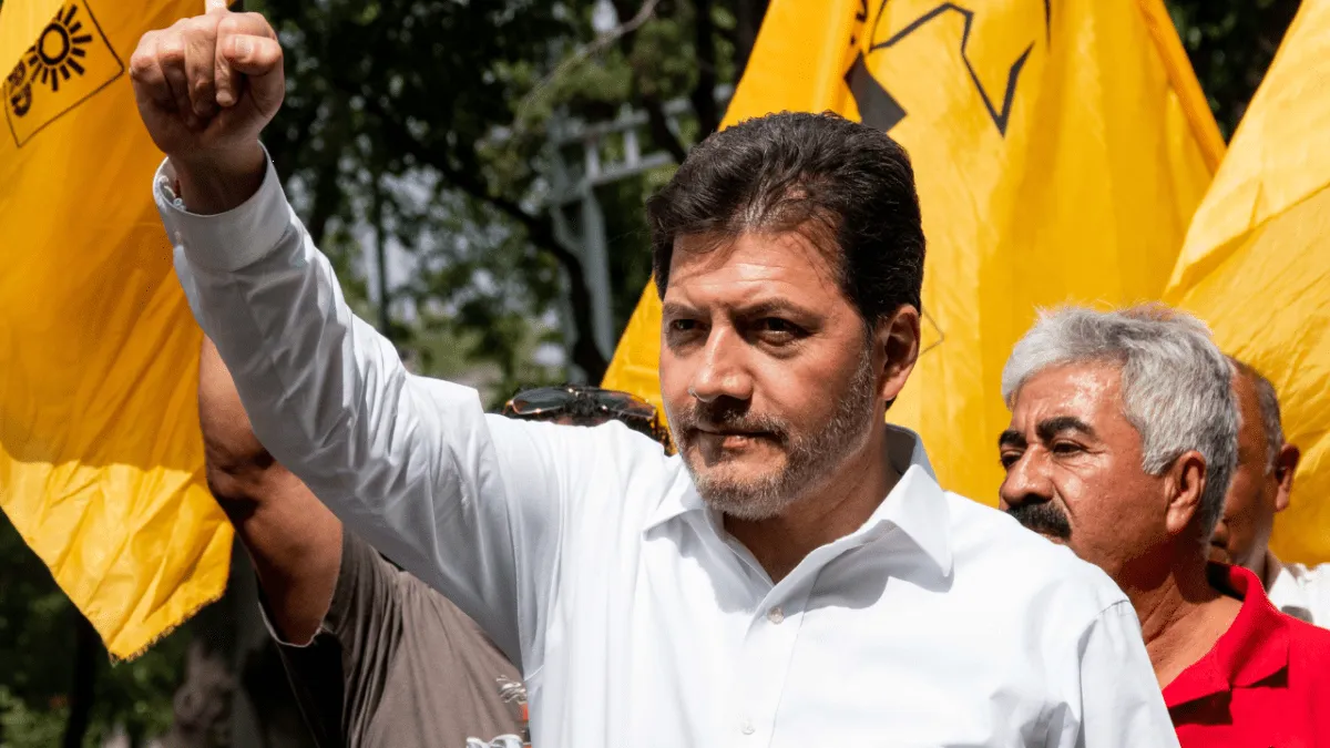 Diputado Víctor Hugo Lobo anuncia su salida del PRD