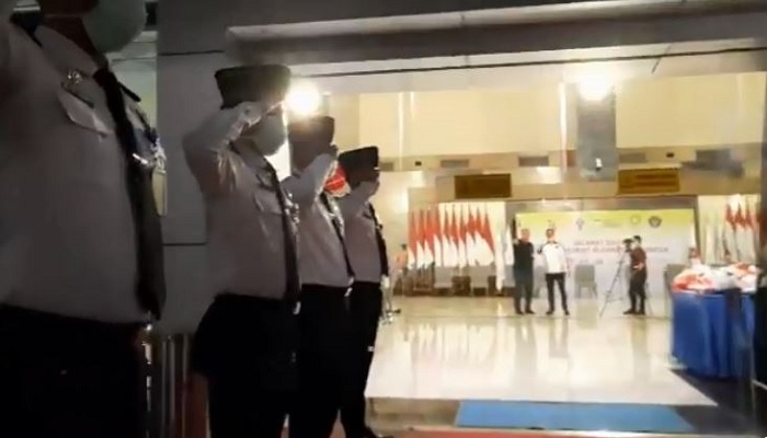 Suasana penyambutan Greysia Polii dan para kontingan Indonesia lainnya yang tiba di Bandara Soekarno-Hatta pada Kamis (5/8/2021) dini hari.