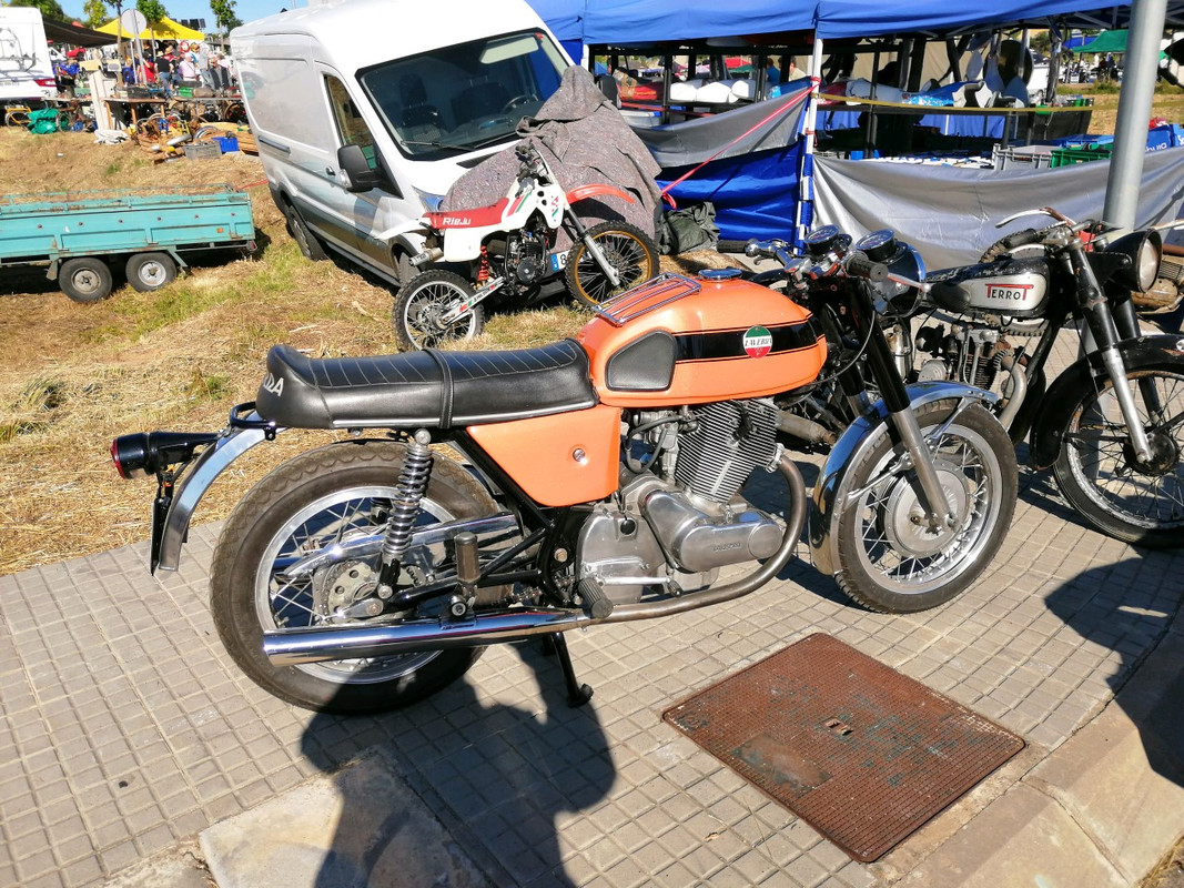 Feria de vehiculos clasicos de Sils (Gerona) Thumbnail-IMG-20190601-091429-resized-20190602-081727477