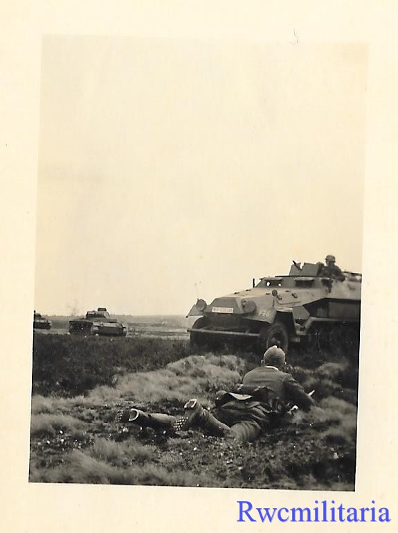 German SdKfz.251 Schützenpanzerwagen w Pzkw.III 