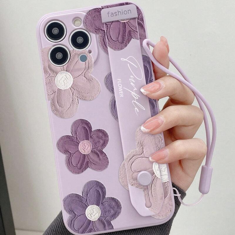 Foto de Funda violeta con diseño de flores.