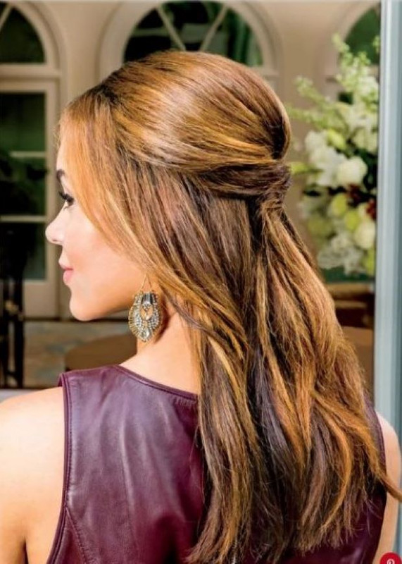 dugačka kosa karamel boje sa stilizovanim gornjim delom