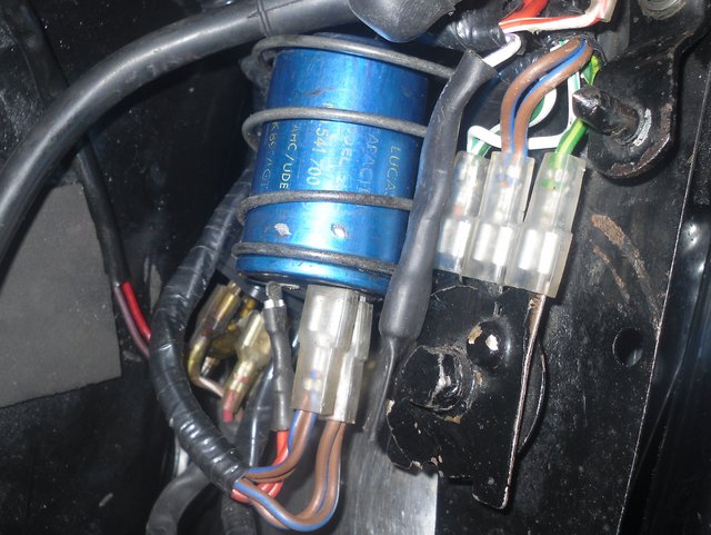 Batteryless norton commando 750 cafe racer