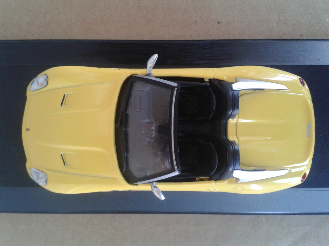 2010 Ferrari SA Aperta (Ixo - nº11 Ferrari GT Collection) (14)