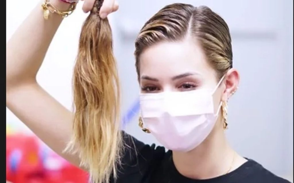 Mariana Rodríguez es golpeada por un niño del DIF Capullos