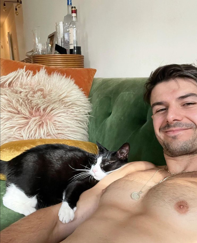 1EA745AF-8993-4949-8FDA-4D0548AD8718