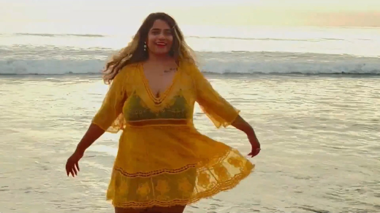 Desi girl Huge breast in yellow wet costume mp4 snapshot 00 31 537